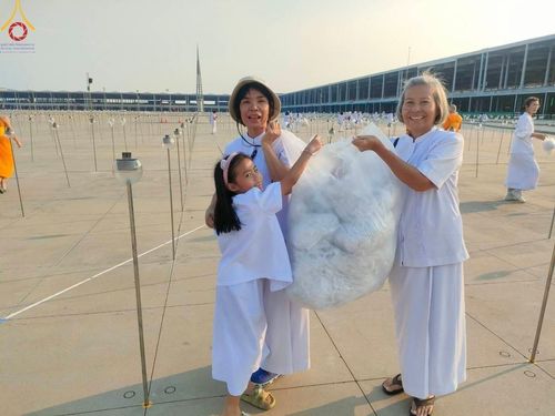 ภาพ No.125443:V.27 มาฆะ สาธุ  การรับบุญเตรียมงาน ปฎิบัติงาน เก็บงาน ของเจ้าหน้าที่หน่วยงานต่างๆ เพื่อวันมาฆบูชา วันเสาร์ที่ 24 กุมภาพันธ์  พ.ศ. 2567 ณ วัดพระธรรมกาย จ.ปทุมธานี