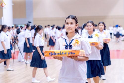 ภาพ No.245996:วันเสาร์ที่ 13 กันยายน พ.ศ. 2568 พิธีมอบผ้าไตรประธานกฐินสัมฤทธิ์เด็กดี V-Star ณ สภาธรรมกายสากล วัดพระธรรมกาย