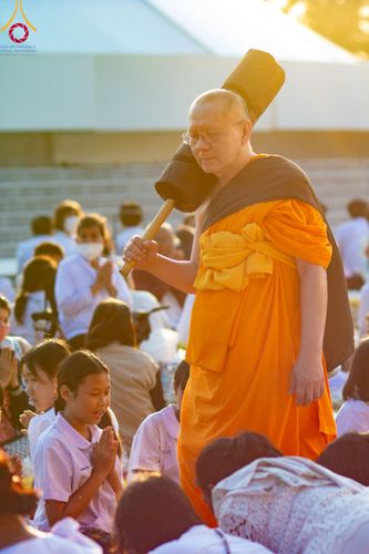 ภาพ No.107940:พิธีต้อนรับพระธรรมยาตรา ในโครงการธรรมยาตรากตัญญูบูชา มหาปูชนียาจารย์ พระมงคลเทพมุนี(สด จนฺทสโร) พระผู้ปราบมาร อนุสรณ์สถาน 7 แห่ง ปีที่ 12 วันที่ 7 มกราคม พ.ศ. 2567 ณ อนุสรณ์สถานคลองบางนางแท่น  อ.สามพราน จ.นครปฐม