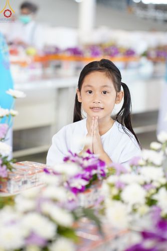 ภาพ No.139144:พิธีตักบาตร , พิธีบูชาข้าวพระ ณ ห้องแก้วสารพัด 1 สภาธรรมกายสากล วัดพระธรรมกาย วันอาทิตย์ต้นเดือนที่ 2 มิถุนายน พ.ศ. 2567