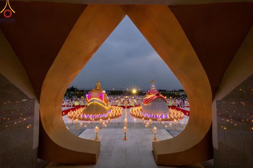 ภาพ No.118263:พิธีจุดประทีปถวายเป็นพุทธบูชา และบูชาธรรมมหาปูชนียาจารย์ พระมงคลเทพมุนี(สด จนฺทสโร) วันที่ 24 มกราคม พ.ศ. 2567 ณ อนุสรณ์สถานบางปลา อ.บางเลน จ.นครปฐม