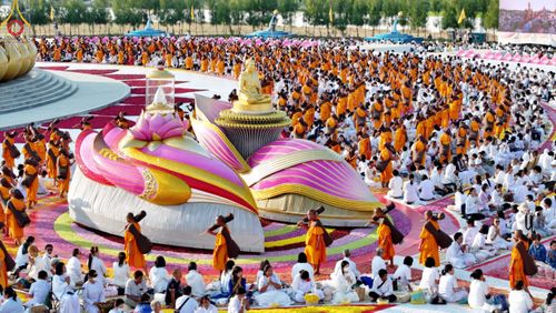 ภาพ No.198214:พิธีต้อนรับพระธรรมยาตรา ณ อนุสรณ์สถานลำดับที่ 5 สถานที่เผยแผ่วิชชาธรรมกายครั้งแรก อนุสรณ์สถานบางปลา วัดบางปลา อำเภอบางเลน จังหวัดนครปฐม ในโครงการธรรมยาตรา กตัญญูบูชา มหาปูชนียาจารย์ พระมงคลเทพมุนี(สด จนฺทสโร) พระผู้ปราบมาร ปีที่ 13 วัน 19 มกราคม พ.ศ.2568