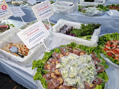 ภาพ No.111928:พิธีถวายภัตตาหารเป็นสังฆทาน แด่คณะพระธรรมยาตราฯ ในโครงการธรรมยาตรา กตัญญูบูชา มหาปูชนียาจารย์ พระมงคลเทพมุนี(สด จนฺทสโร) พระผู้ปราบมาร อนุสรณ์สถาน 7 แห่ง ปีที่ 12 วันที่ 14 มกราคม พ.ศ. 2567 ณ อนุสรณ์สถานมหาวิหารพระมงคลเทพมุนี  (โลตัสแลนด์) อ.สองพี่น้อง จ