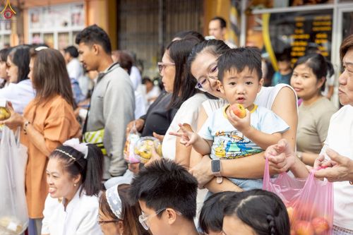 ภาพ No.237138:วันอาทิตย์ที่ 10 สิงหาคม พ.ศ. 2568 มหาสังฆทานครั้งยิ่งใหญ่ ตักบาตรพระ 10,000 รูป ถ.นิพัทธ์อุทิศ 3 ใจกลางนครหาดใหญ่ จ.สงขลา (ชุดที่ 2)