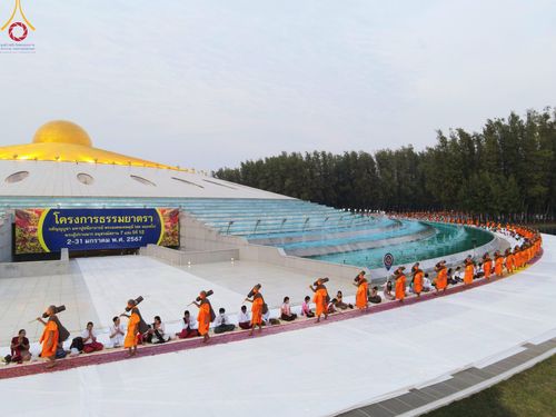 ภาพ No.120392:พิธีต้อนรับพระธรรมยาตรา ในโครงการธรรมยาตรา กตัญญูบูชา มหาปูชนียาจารย์ พระมงคลเทพมุนี(สด จนฺทสโร) พระผู้ปราบมาร อนุสรณ์สถาน 7 แห่ง ปีที่ 12 วันที่ 28 มกราคม พ.ศ. 2567 ณ วัดพระธรรมกาย จ.ปทุมธานี (ชุดที่ 2)