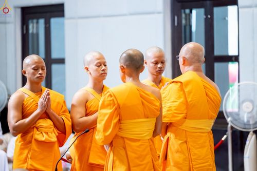 ภาพ No.227779:วันเสาร์ที่ 31 พฤษภาคม พ.ศ.2568 พิธีถวายผ้าไตรแด่สามเณรผู้เข้ารับการอุปสมบท , พิธีอุปสมบทสามเณรเตรียม DCI วัดพระธรรมกาย จ.ปทุมธานี