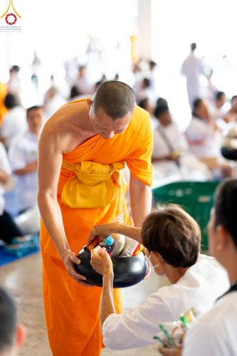 ภาพ No.149983:พิธีตักบาตร , พิธีปฎิบัติธรรม , พิธีถวายภัตตาหารเมนูสวรรค์ ในพรรษาแห่งการเข้าถึงธรรม วันธรรมชัย วันอังคารที่ 27 สิงหาคม พ.ศ.2567 ณ สภาธรรมกายสากล วัดพระธรรมกาย