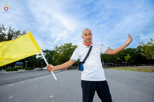 ภาพ No.88771:คณะสงฆ์ เจ้าหน้าที่ และสาธุชน ทุ่มเทแรงกายแรงใจเตรียมงาน เพื่องานวันครูผู้ค้นพบวิชชาธรรมกาย ตั้งแต่วันที่ 20 กันยายน พ.ศ. 2566