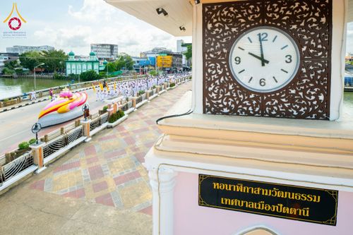 ภาพ No.211443:วันอาทิตย์ที่ 16 มีนาคม พ.ศ. 2568 ธรรมยาตราอัญเชิญพระบรมสารีริกธาตุ รอบเมืองปัตตานี ประดิษฐาน ณ ปทุมเจดีย์ เจดีย์พระพุทธเจ้า 5 พระองค์  ศูนย์อบรมเยาวชนปัตตานี
