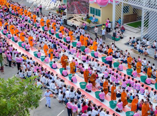 ภาพ No.150880:พิธีเจริญพระพุทธมนต์ และทำบุญตักบาตรแด่คณะสงฆ์ จำนวน 121 รูป เนื่องในโอกาสฉลองครบรอบ 120 ปี อำเภอคลองหลวง จังหวัดปทุมธานี เพื่อถวายเป็นพุทธบูชา ช่วยเหลือผู้ประสบความเดือดร้อนจากอุทกภัย และคณะสงฆ์ 323 วัด 4 จังหวัดชายแดนภาคใต้ วันเสาร์ที่ 31 สิงหาคม พ.ศ. 