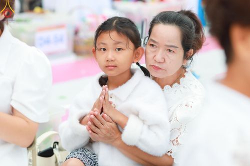 ภาพ No.126122:พิธีทำบุญเมืองนครราชสีมา ฉลอง 556 ปี ตักบาตรพระ 10,000 รูป ในวันเสาร์ที่ 2 มีนาคม พ.ศ.2567 ณ อนุสาวรีย์ท้าวสุรนารี จ.นครราชสีมา จัดโดย คณะสงฆ์จังหวัดนครราชสีมา ร่วมกับสำนักงานจังหวัดนครราชสีมา