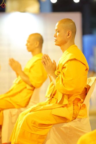 ภาพ No.241057:วันพุธที่ 27 สิงหาคม พ.ศ. 2568 พิธีจุดประทีป ในวันธรรมชัย ณ วัดพระธรรมกาย