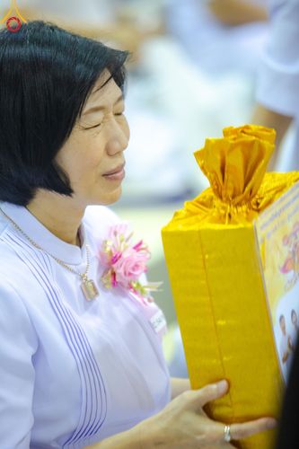 ภาพ No.160048:พิธีปฎิบัติธรรม , พิธีสักการะพระมงคลเทพมุนี (สด จนฺทสโร) พระผู้ปราบมาร ณ สภาธรรมกายสากล วัดพระธรรมกาย วันพฤหัสบดีที่ 10 ตุลาคม พ.ศ. 2567