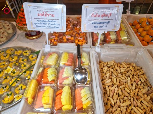 ภาพ No.203275:พิธีถวายภัตตาหารเป็นสังฆทาน แด่พระธรรมยาตรา ณ วัดพระธรรมกาย ตำบลคลองสาม อำเภอคลองหลวง จังหวัดปทุมธานี ในโครงการธรรมยาตรา กตัญญูบูชา มหาปูชนียาจารย์ พระมงคลเทพมุนี(สด จนฺทสโร) พระผู้ปราบมาร อนุสรณ์สถาน 7 แห่ง ปีที่ 13 วันที่ 29 มกราคม พ.ศ. 2568