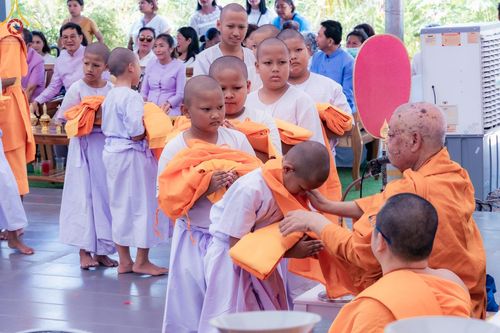 ภาพ No.133522:พิธีขอขมารับผ้าไตร, พิธีบรรพชาสามเณร, สามเณรออกบิณฑบาต ในโครงการบรรพชาสามเณร ฟื้นฟูพระพุทธศาสนาทั่วไทย  ณ ศูนย์ปฏิบัติธรรม และอบรมเยาวชนเมืองยะลา วันที่ 3 เมษายน พ.ศ. 2567