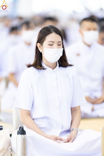 ภาพ No.89522:พิธีตักบาตร ข้าวสารอาหารแห้ง พิธีบูชาข้าวพระ และพิธีจุดเทียนใจ ไฟนิรันดร์  อนันตชัย ณ สภาธรรมกายสากล วัดพระธรรมกาย วันอาทิตย์ที่ 1 ตุลาคม พ.ศ. 2566