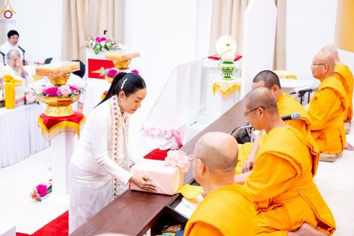 ภาพ No.234679:วันอาทิตย์ที่ 20 กรกฎาคม  พ.ศ.2568 พิธีทอดผ้าป่าภาคพื้นอเมริกา พิธีเจริญพระพุทธมนต์ ฉลองอาคารแก้วธรรมชัยรัตนอนันต์ วัดพระธรรมกายเทนเนสซี ประเทศสหรัฐอเมริกา