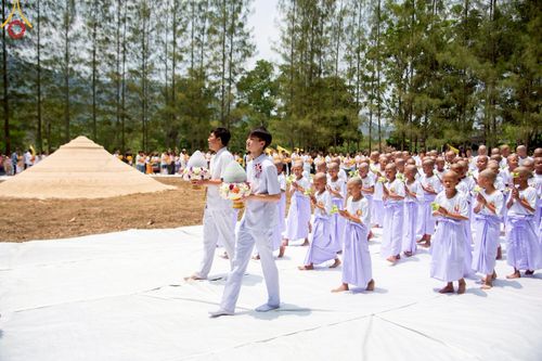 ภาพ No.213861:วันเสาร์ที่ 29 มีนาคม พ.ศ. 2568 พิธีตัดปอยผม ขอขมาผู้ปกครอง มอบบาตร-ผ้าไตร และพิธีบรรพชาสามเณร ณ ศูนย์ปฏิบัติธรรมจังหวัดระยอง (บ้านช่องลม) ต.บางบุตร อ.บ้านค่าย จ.ระยอง