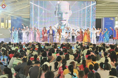 ภาพ No.193944:วัดพระธรรมกาย จัดงานวันเด็กแห่งชาติ ประจำปี พ.ศ.2568 ออกร้านอาหาร 200 ร้าน มอบของขวัญหลายหมื่นชิ้น วันที่ 12 มกราคม พ.ศ. 2568 วัดพระธรรมกาย อ.คลองหลวง จ.ปทุมธานี