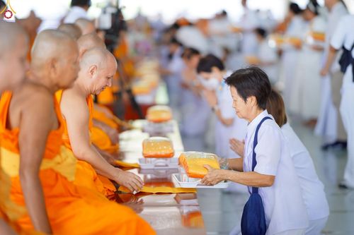 ภาพ No.229757:วันที่ 25 มิถุนายน พ.ศ. 2568 (แรม 15 ค่ำ เดือน 7) พิธีบุพเปตพลี ครั้งที่ 166 ร่วมอุทิศบุญแด่หมู่ญาติที่ล่วงลับไปแล้ว และสืบทอดอายุพระพุทธศาสนา ณ หอฉันคุณยายอาจารย์ฯ วัดพระธรรมกาย