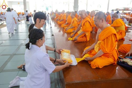 ภาพ No.157747:พิธีถวายภัตตาหารเมนูสวรรค์ ในพรรษาแห่งการเข้าถึงธรรม วันเสาร์ที่ 28 กันยายน พ.ศ. 2567 ณ หอฉันคุณยายอาจารย์ฯ วัดพระธรรมกาย