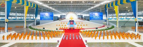 ภาพ No.153275:พิธีมุทิตาสักการะ พระภิกษุ-สามเณร ผู้สอบไล่ได้เปรียญธรรม ประโยค 1-2 ถึงประโยค ป.ธ.9 และบาลีศึกษา ประโยค1-2 ถึง บ.ศ.9 , พิธีมอบดวงแก้วสามเณรผู้ทรงบาลีไวยากรณ์ วัดพระธรรมกาย และ ศูนย์ส่งเสริมศีลธรรมในประเทศและต่างประเทศ วันอาทิตย์ที่ 8 กันยายน พ.ศ.2567