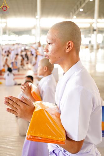 ภาพ No.133986:พิธีขอขมามอบผ้าไตร โครงการบรรพชาสามเณร ศูนย์อบรมวัดพระธรรมกาย ณ วัดพระธรรมกาย วันเสาร์ที่ 6 เมษายน พ.ศ. 2567