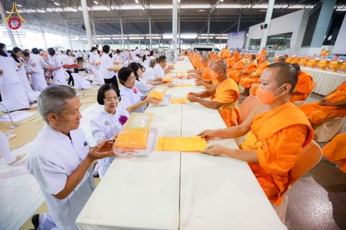 ภาพ No.121643:พิธีถวายภัตตาหารเป็นสังฆทาน แด่คณะพระธรรมยาตรา ปีที่ 12 วันที่ 31 มกราคม พ.ศ. 2567 ณ สภาธรรมกายสากล วัดพระธรรมกาย