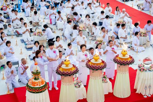 ภาพ No.192723:พิธีจุดประทีปถวายเป็นพุทธบูชา และบูชาธรรมมหาปูชนียาจารย์ ณ อนุสรณ์สถานคลองบางนางแท่น อ.สามพราน จ.นครปฐม ในโครงการธรรมยาตรา กตัญญูบูชา มหาปูชนียาจารย์ พระมงคลเทพมุนี(สด จนฺทสโร) พระผู้ปราบมาร อนุสรณ์สถาน 7 แห่ง ปีที่ 13 วันที่ 10 มกราคม พ.ศ. 2568