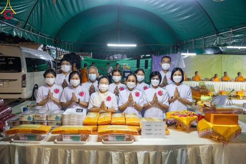 ภาพ No.108065:พิธีถวายภัตตาหารเป็นสังฆทาน แด่คณะพระธรรมยาตราฯ ในโครงการธรรมยาตรากตัญญูบูชา มหาปูชนียาจารย์ พระมงคลเทพมุนี(สด จนฺทสโร) พระผู้ปราบมาร อนุสรณ์สถาน 7 แห่ง ปีที่ 12 วันที่ 8 มกราคม พ.ศ. 2567 ณ อนุสรณ์สถานมหาวิหารพระมงคลเทพมุนี (โลตัสแลนด์) อ.สองพี่น้อง จ.สุ