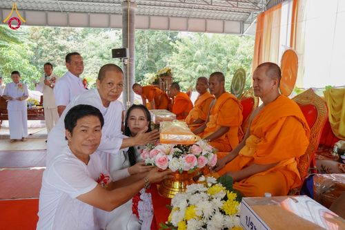 ภาพ No.169894:พิธีทอดกฐิน ณ วัดรัตนปทุม  จ.ร้อยเอ็ด ในโครงการกฐินสามัคคีทั่วไทย 30,000 วัด บูชาธรรม 80 ปี หลวงพ่อธัมมชโย โดยคณะศิษยานุศิษย์วัดพระธรรมกาย วันที่ 26 ตุลาคม พ.ศ. 2567