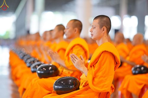 ภาพ No.139041:พิธีตักบาตร , พิธีบูชาข้าวพระ ณ ห้องแก้วสารพัด 1 สภาธรรมกายสากล วัดพระธรรมกาย วันอาทิตย์ต้นเดือนที่ 2 มิถุนายน พ.ศ. 2567