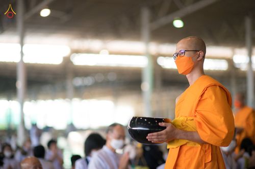 ภาพ No.80803:พิธีตักบาตร , พิธีบูชาข้าวพระในวันอาทิตย์ต้นเดือน วันที่ 7 พฤษภาคม พ.ศ. 2566 ณ วัดพระธรรมกาย