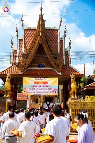 ภาพ No.173374:พิธีทอดกฐิน วัดทาป่าสัก จ.ลำพูน ในโครงการกฐินสามัคคีทั่วไทย 30,000 วัด บูชาธรรม 80 ปี หลวงพ่อธัมมชโย โดยคณะศิษยานุศิษย์วัดพระธรรมกาย วันที่ 3 พฤศจิกายน พ.ศ. 2567