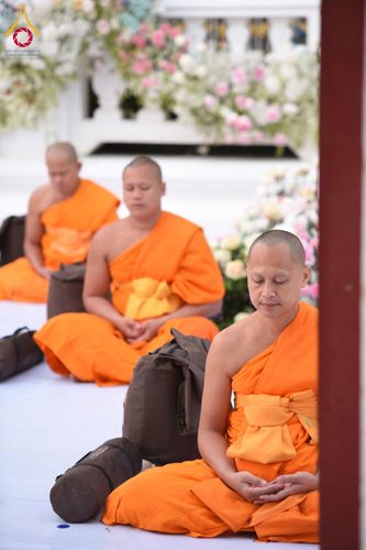 ภาพ No.197037:พระธรรมยาตราปฏิบัติธรรม และถ่ายภาพหมู่ประวัติศาสตร์ ณ วัดโบสถ์(บน) ตำบลบางคูเวียง อำเภอบางกรวย จังหวัดนนทบุรี ในโครงการธรรมยาตรา กตัญญูบูชา มหาปูชนียาจารย์ พระมงคลเทพมุนี(สด จนฺทสโร) พระผู้ปราบมาร อนุสรณ์สถาน 7 แห่ง ปีที่ 13 วันที่ 18 มกราคม พ.ศ. 2568