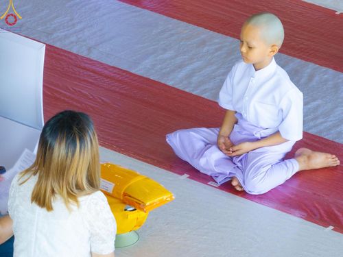 ภาพ No.133883:พิธีขอขมามอบผ้าไตร โครงการบรรพชาสามเณร ศูนย์อบรมวัดพระธรรมกาย ณ วัดพระธรรมกาย วันเสาร์ที่ 6 เมษายน พ.ศ. 2567