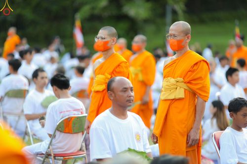 ภาพ No.102741:พิธีตัดปอยผม และปลงผมธรรมทายาท ชาวอินโดนีเซียกว่า 1,000 คน ณ มหาเจดีย์บุโรพุทโธ ประเทศอินโดนีเซีย อบรมระหว่างวันที่ 16-28 ธันวาคม พ.ศ. 2566