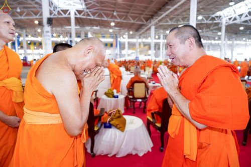 ภาพ No.235910:วันที่ 3 สิงหาคม พ.ศ. 2568 ภาพบรรยากาศ การต้อนรับปฎิสันถาร ของคณะสงฆ์ ในวันสมาธิโลก พิธีถวายมหาสังฆทาน 2,000 กว่าวัด ณ วัดพระธรรมกาย