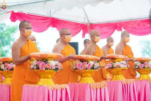 ภาพ No.84352:พิธีทอดผ้าป่า พิธีอัญเชิญปฐมรัตนปฐวี และพิธีตอกเสาเข็มต้นสุดท้าย เพื่อสถาปนาอาคาร 80 ปี หลวงพ่อธัมมชโย ณ ศูนย์ปฏิบัติธรรมวิหารแดง ตำบลเจริญธรรม อำเภอวิหารแดง จ.สระบุรี  วันที่ 23 กรกฎาคม พ.ศ. 2566