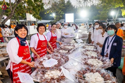 ภาพ No.110666:พิธีถวายภัตตาหารเป็นสังฆทาน แด่คณะพระธรรมยาตราฯ ในโครงการธรรมยาตรากตัญญูบูชา มหาปูชนียาจารย์ พระมงคลเทพมุนี(สด จนฺทสโร) พระผู้ปราบมาร อนุสรณ์สถาน 7 แห่ง ปีที่ 12 วันที่ 12 มกราคม พ.ศ. 2567 ณ อนุสรณ์สถานมหาวิหารพระมงคลเทพมุนี(โลตัสแลนด์) อ.สองพี่น้อง จ.สุ
