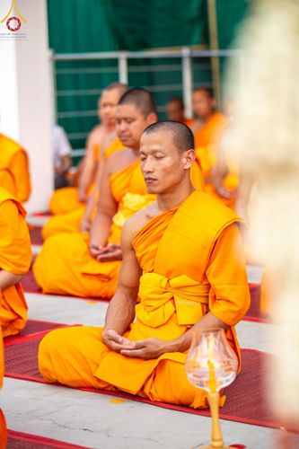 ภาพ No.201547:พิธีจุดประทีปถวายเป็นพุทธบูชา และบูชาธรรมมหาปูชนียาจารย์ ณ อาคารธรรมยาตรา กตัญญูบูชามหาปูชนียาจารย์ ตรงข้ามวัดปากน้ำภาษีเจริญ จ.กรุงเทพมหานคร ในโครงการธรรมยาตรา กตัญญูบูชา มหาปูชนียาจารย์ พระมงคลเทพมุนี(สด จนฺทสโร) พระผู้ปราบมาร อนุสรณ์สถาน 7 แห่ง