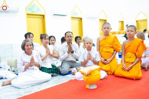ภาพ No.101051:พิธีบรรพชาธรรมทายาท ในโครงการอุปสมบทบูชาธรรม มหาปูชนียาจารย์ พ.ศ. 2566 ณ วัดหนองไผ่ล้อม จ.ปราจีนบุรี วันที่ 2 ธันวาคม พ.ศ. 2566