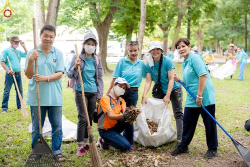 ภาพ No.145932:ชมรมจิตอาสาอนุรักษ์สิ่งแวดล้อม รับบุญทำความสะอาดบริเวณโบสถ์พระไตรปิฎก วัดพระธรรมกาย จ.ปทุมธานี วันที่ 25 กรกฎาคม พ.ศ. 2567