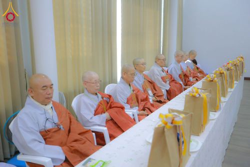 ภาพ No.197533:พิธีถวายสังฆทานคณะสงฆ์ 2 นิกายเชื่อมสัมพันธ์ไทย-เกาหลี วันอาทิตย์ที่ 5 มกราคม พ.ศ. 2568 ณ อาคารชมรมภาวนารักษ์ วัดพระธรรมกาย อำเภอคลองหลวง จังหวัดปทุมธานี