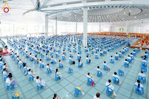 ภาพ No.245092:วันพุธที่ 10 กันยายน พ.ศ. 2568 พิธีถวายภัตตาหารเมนูสวรรค์ เนื่องในวันครบ 25 ปี วันละสังขารคุณยายอาจารย์มหารัตนอุบาสิกาจันทร์ ขนนกยูง ณ หอฉันคุณยายอาจารย์ฯ วัดพระธรรมกาย