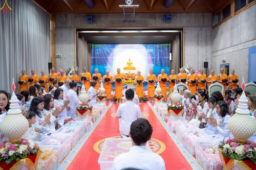 ภาพ No.256017:วันที่ 12 ตุลาคม พ.ศ. 2568 พิธีทอดกฐินวัดพระธรรมกายสวิตเซอร์แลนด์  ณ หอประชุมโรงเรียน Obergoldbach เมือง Bern ประเทศสวิตเซอร์แลนด์