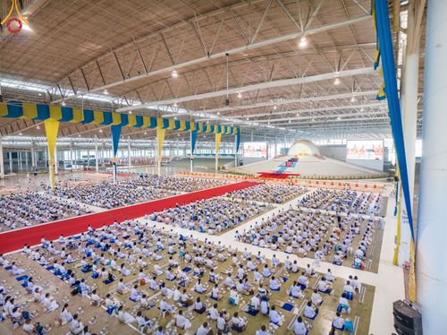 ภาพ No.123711:พิธีถวายโคมมาฆประทีป น้อมถวายเป็นพุทธบูชา แด่คณะพระภิกษุ สามเณร  ณ วัดพระธรรมกาย จ.ปทุมธานี วันเสาร์ที่ 17 กุมภาพันธ์ พ.ศ. 2567