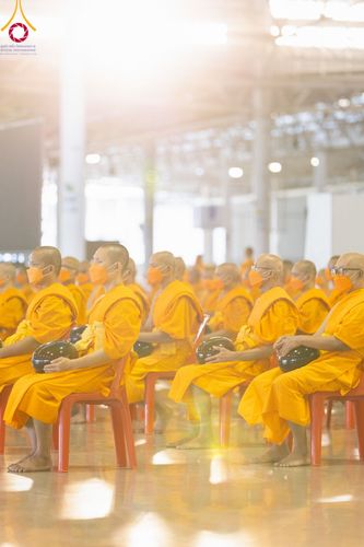 ภาพ No.92088:พิธีตักบาตร ในวันทอดกฐินสามัคคี ประจำปีพุทธศักราช 2566 วันอาทิตย์ต้นเดือนที่ 5 พฤศจิกายน พ.ศ. 2566 ณ สภาธรรมกายสากล วัดพระธรรมกาย จ.ปทุมธานี