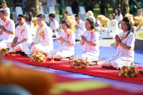 ภาพ No.103280:พิธีตักบาตรพระธรรมทายาท 1,000 รูป ณ มหาเจดีย์บุโรพุทโธ ประเทศอินโดนีเซีย ในวันที่ 20 ธันวาคม พ.ศ. 2566