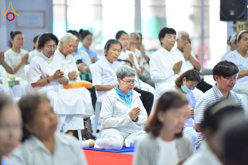 ภาพ No.238073:วันอังคารที่ 12 สิงหาคม พ.ศ. 2568 กิจกรรมวันแม่แห่งชาติ พิธีเปิดห้องปฎิบัติธรรม "กลางใส ใจสว่าง" (World Inner Peace Meditation Room) พิธีลูกกราบคุณแม่-คุณพ่อ พิธีทอดผ้าป่ากองทุนเลี้ยงพระ&กฐิน 30,000 วัด(บูชาธรรมหลวงพ่อ) พิธีไถ่โคท้อง 2 ตัว  ณ วิหารคด 2 ว